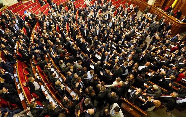 Верховна рада ввела кримінальну відповідальність за наклеп Верховна Рада, закон 3879, диктатура