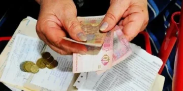 Українці за кордоном можуть втратити пенсії: про що варто знати