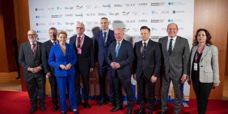 Київські чиновники піарилися на берлінському форумі