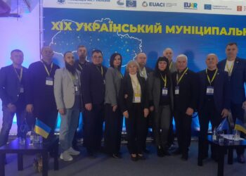 Перший заступник начальника Херсонської МВА Михайло Линецький взяв участь у роботі XIX Українського муніципального форуму