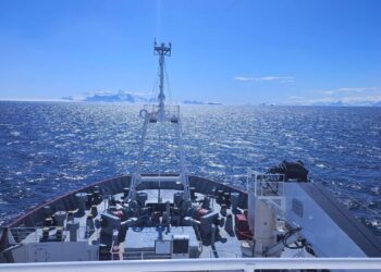 Український криголам «Ноосфера» вперше працює за Південним полярним колом