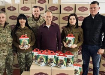 “Святий Миколай — дітям українських Героїв”: Томенко передає 1300 подарунків, компенсованих ЄСПЛ