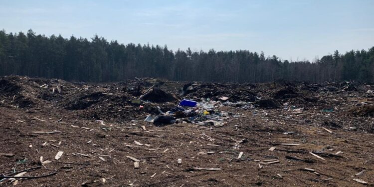 Екоінспекція Поліського округу спільно з прокуратурою відстоюють відшкодування понад 1,6 млн грн збитків за забруднення земель