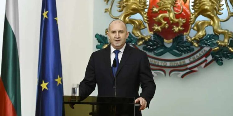 Проросійський президент однієї з країн ЄС оголосив про відставку