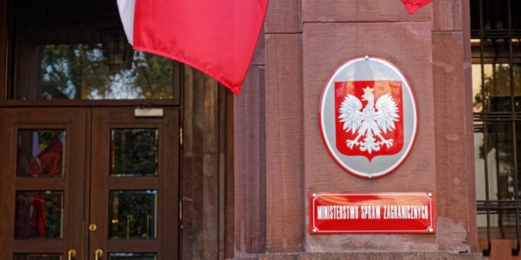 Міністерство закордонних справ Польщі закликало своїх громадян евакуюватися з Росії