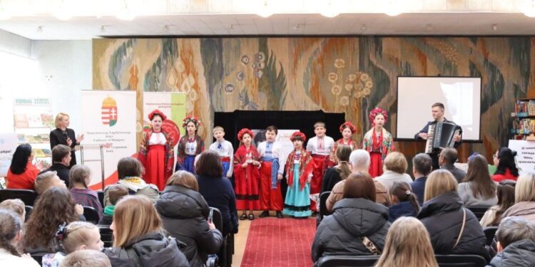 Єва Яніковські: голос дитинства крізь час