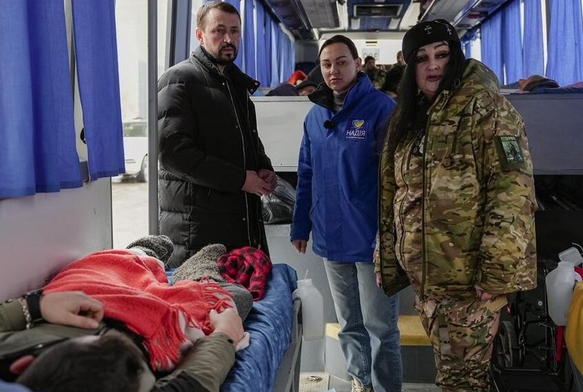 Порятунок поранених з фронту: фонд «Надія» і Валерій Дубіль передали обладнання евакуаційній місії