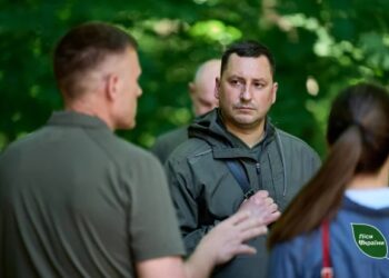 Секрети Хмельницьких дубів: Ігор Зубович та Наглядова рада “Лісів України” розкрили технологію “програмування” деревини