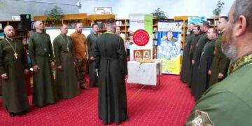 Військові капелани Київського гарнізону Національної гвардії України звершили спільну молитву у бібліотеці