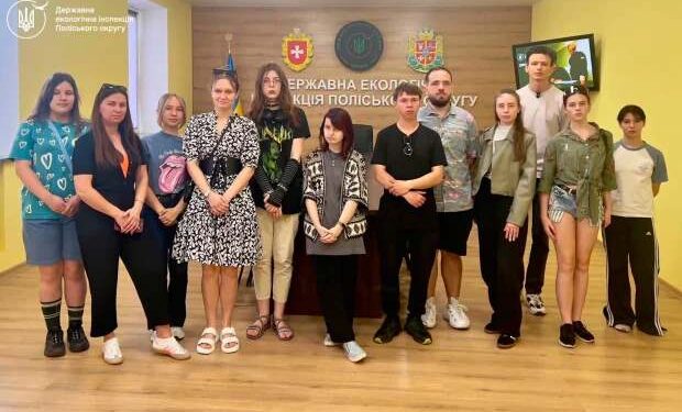Екоконтроль зсередини: як житомирська молодь досліджувала секрети екологічної безпеки та тестувала обладнання інспекторів