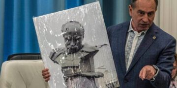 Коли ми діждемося у школах та вишах воюючої України першого уроку національної гідності?!