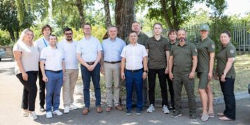 Візит високого гостя у Дніпрі: Посол Бельгії на власні очі побачив, як екоінспектори рахують трильйонні збитки від війни