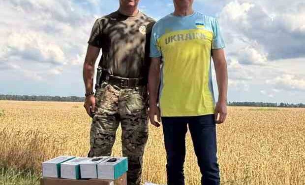 Важливе обладнання для ЗСУ: Микола Томенко передав партію універсальних батарей морпіхам на Південь та закликав українців до щоденного звіту перед собою