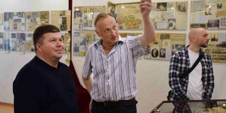 «Серце Києва б’ється на Подолі»: у Музеї однієї вулиці відкрили виставку «Україна. Шлях до Незалежності»
