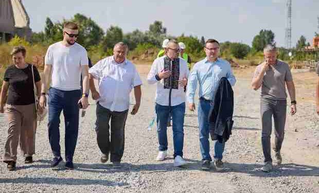 Новопризначений міністр обрав Житомирщину для першого візиту: у Брусилові зводять сучасний дім для переселенців за підтримки Естонії